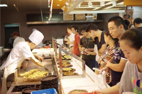 廣州珠江新城上班的白領們是如何解決午飯問題的？